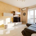 Niguarda Bright Apartment W/ Balcony