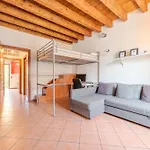 Guest Planet - Rosso Milano Apartment - Navigli Area