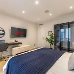 Luxury 2 Bedroom Apartment In Central Milan