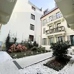 New Quiet And Design Apartment In The Heart Of Milan