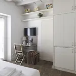 Milano Navigli Canal View Studio Apt