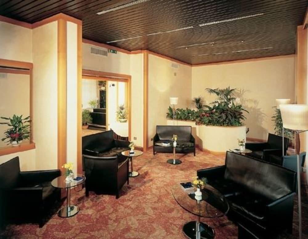 Mokinba Sant'ambroeus 3* Milano