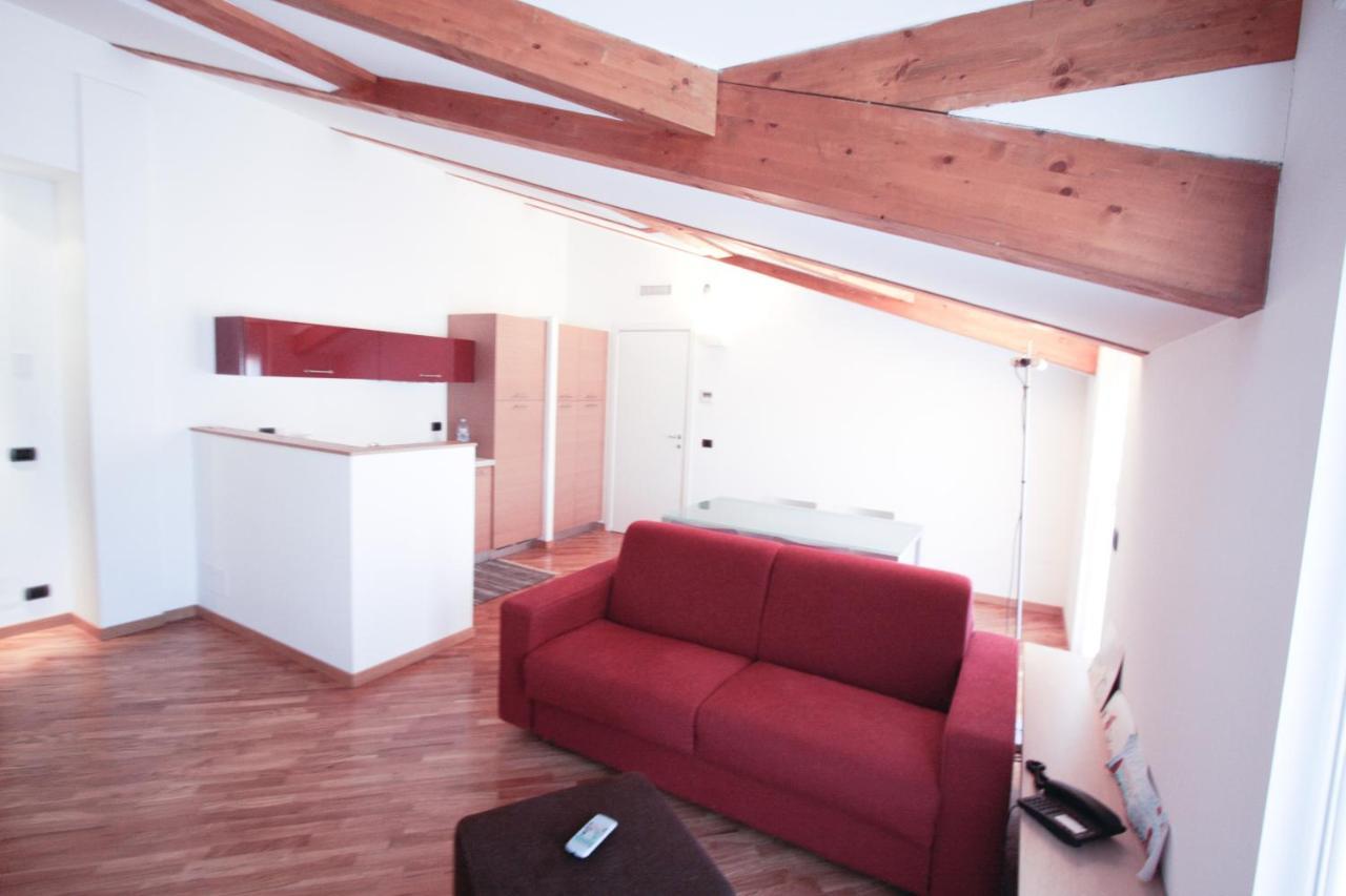 De La Gare Aparthotel