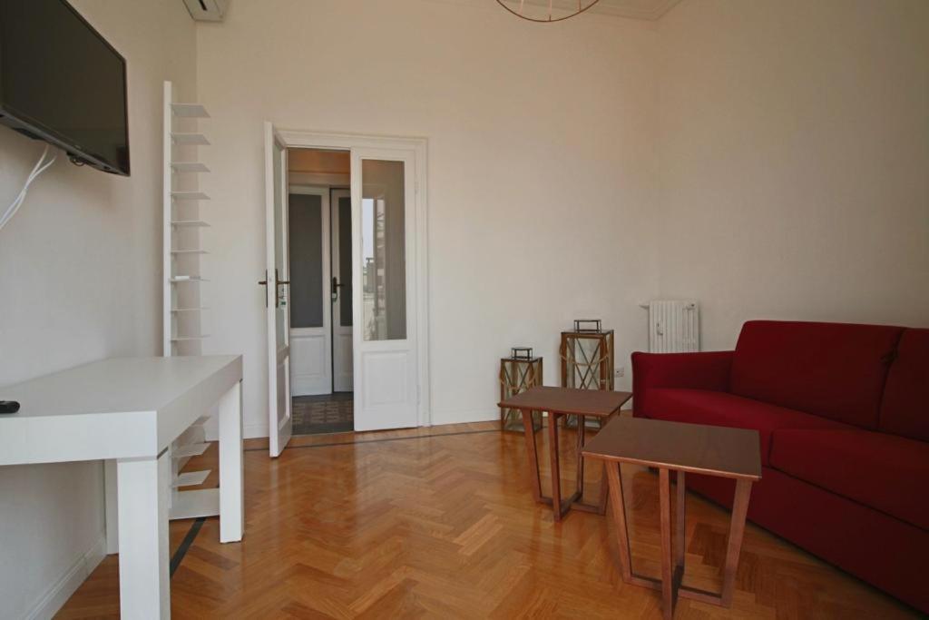 Lacaralele1 Appartement Milaan