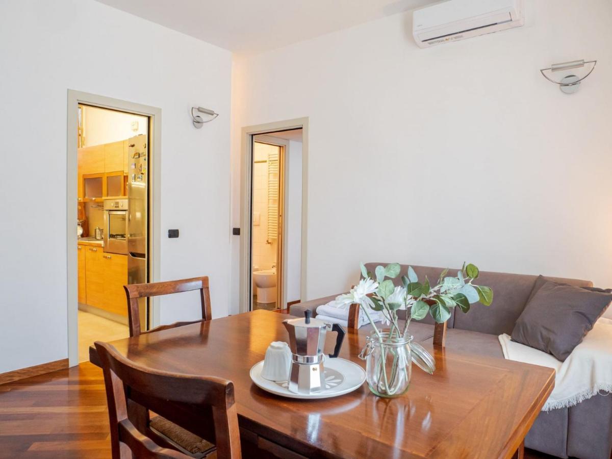 The Rent - Two Bedroom Near Sondrio Subway