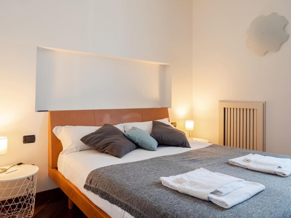 The Rent - Two Bedroom Near Sondrio Subway Apartment