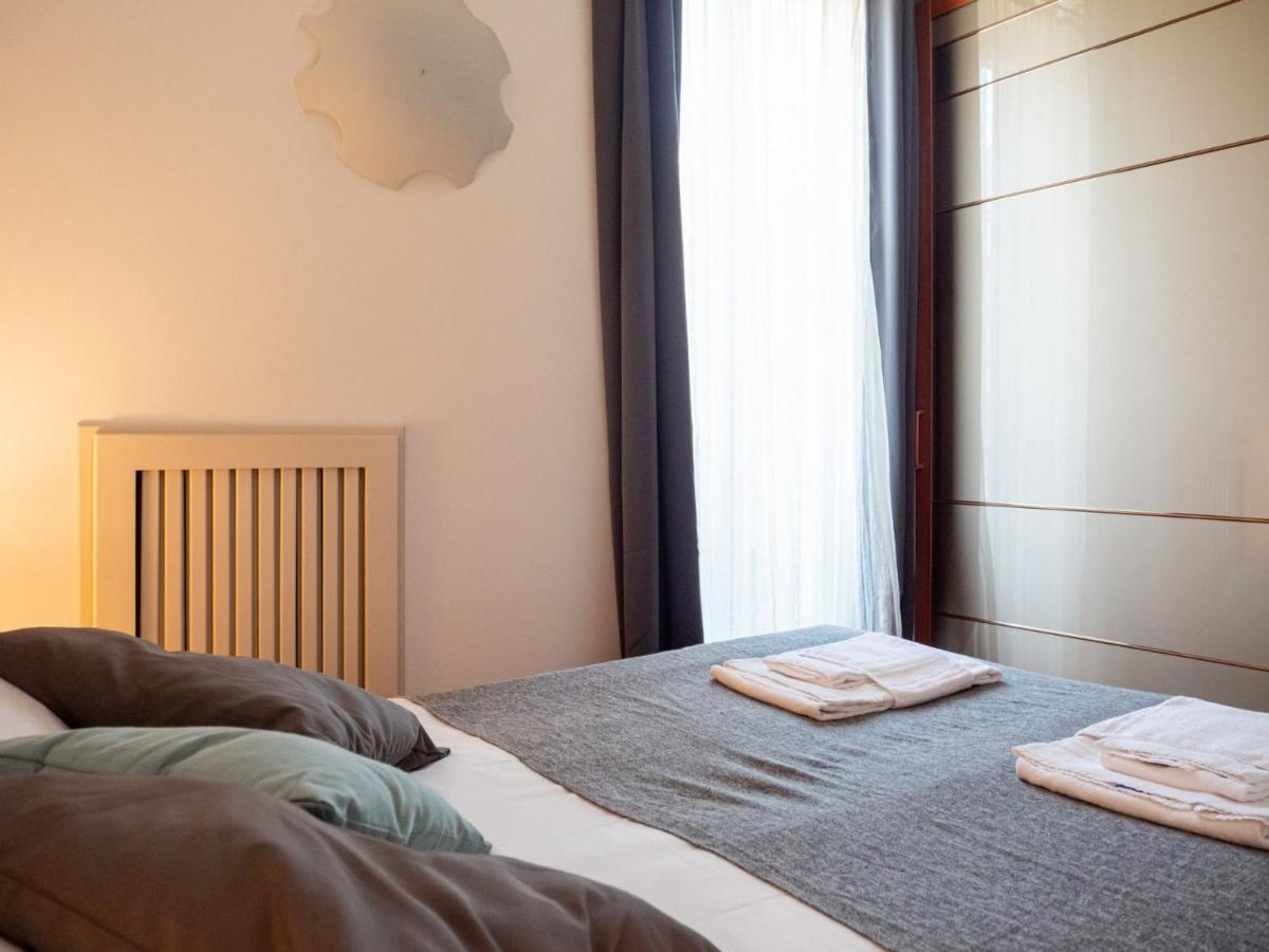 The Rent - Two Bedroom Near Sondrio Subway *