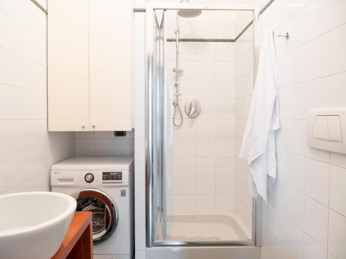 The Rent - Two Bedroom Near Sondrio Subway