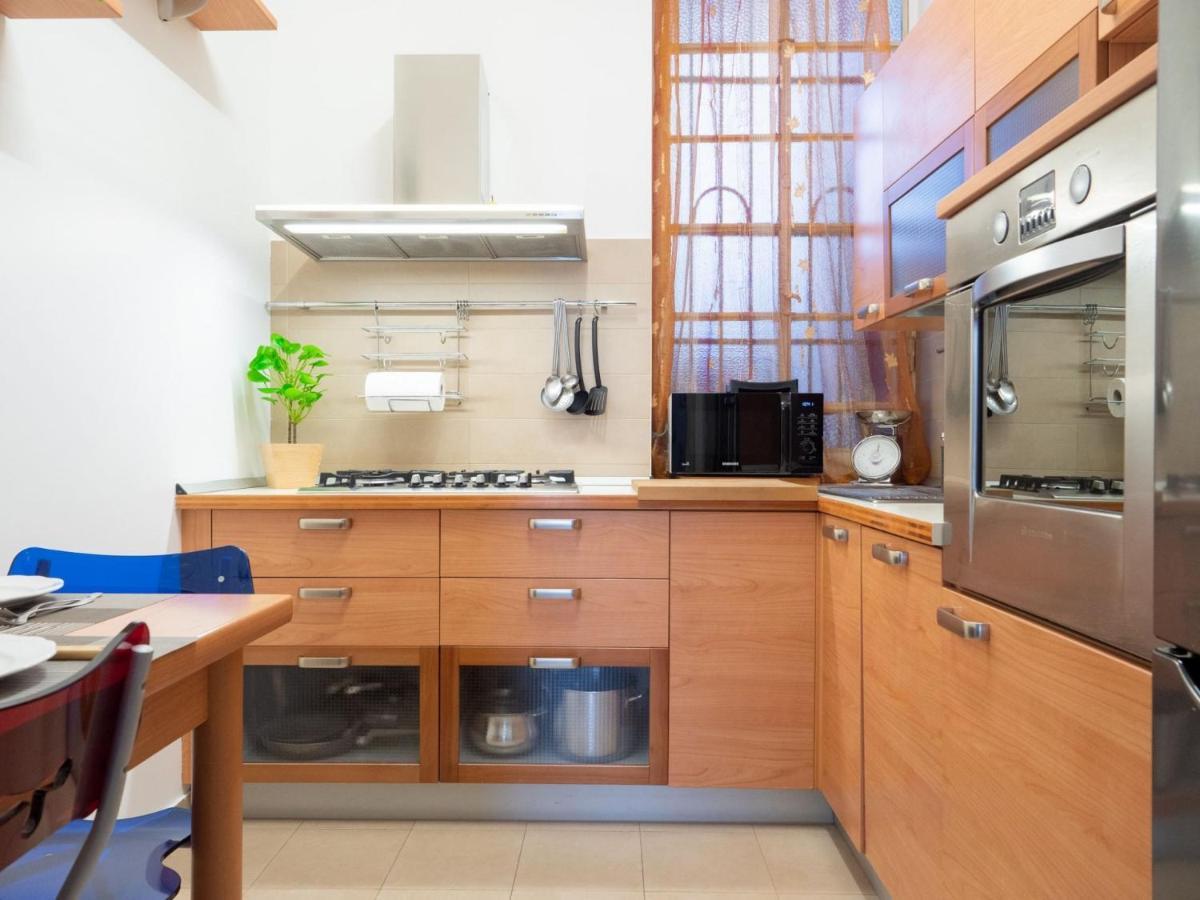 The Rent - Two Bedroom Near Sondrio Subway *