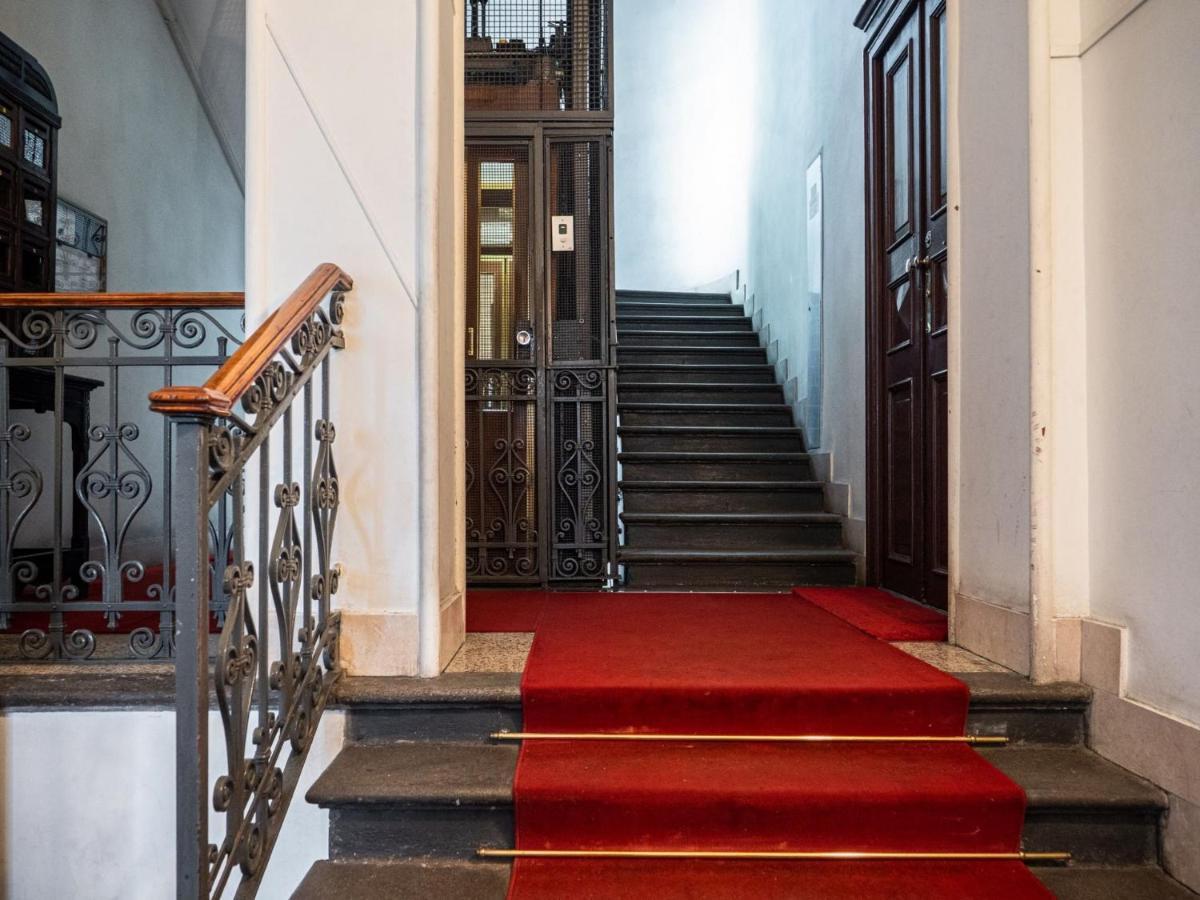 The Rent - Two Bedroom Near Sondrio Subway Apartment