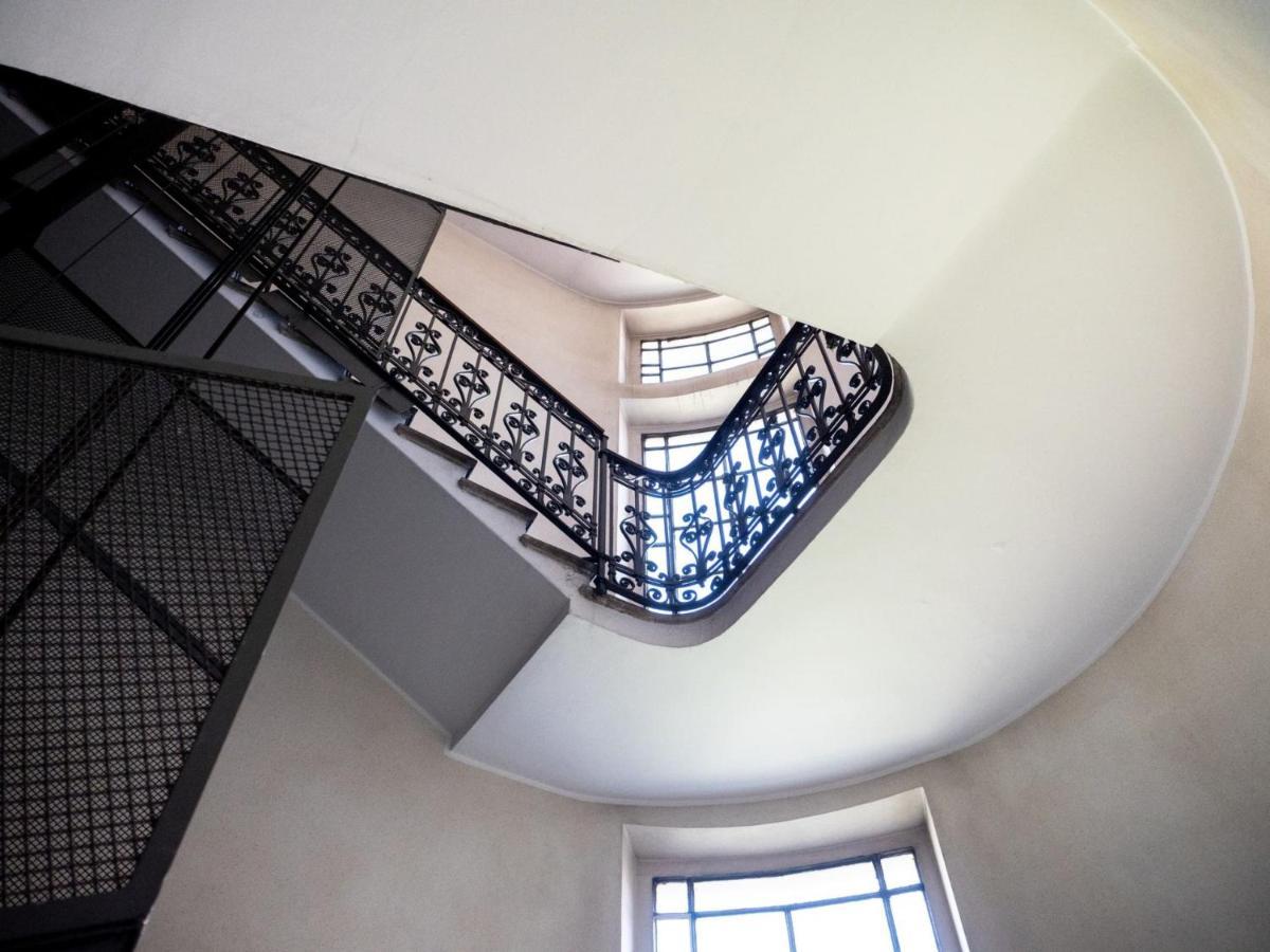 The Rent - Two Bedroom Near Sondrio Subway