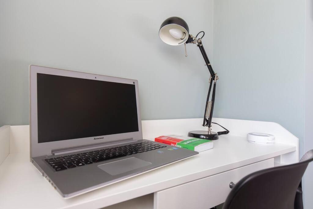 Charmy & Cozy Panoramic Flat 50m From M4 Stop Leilighet *