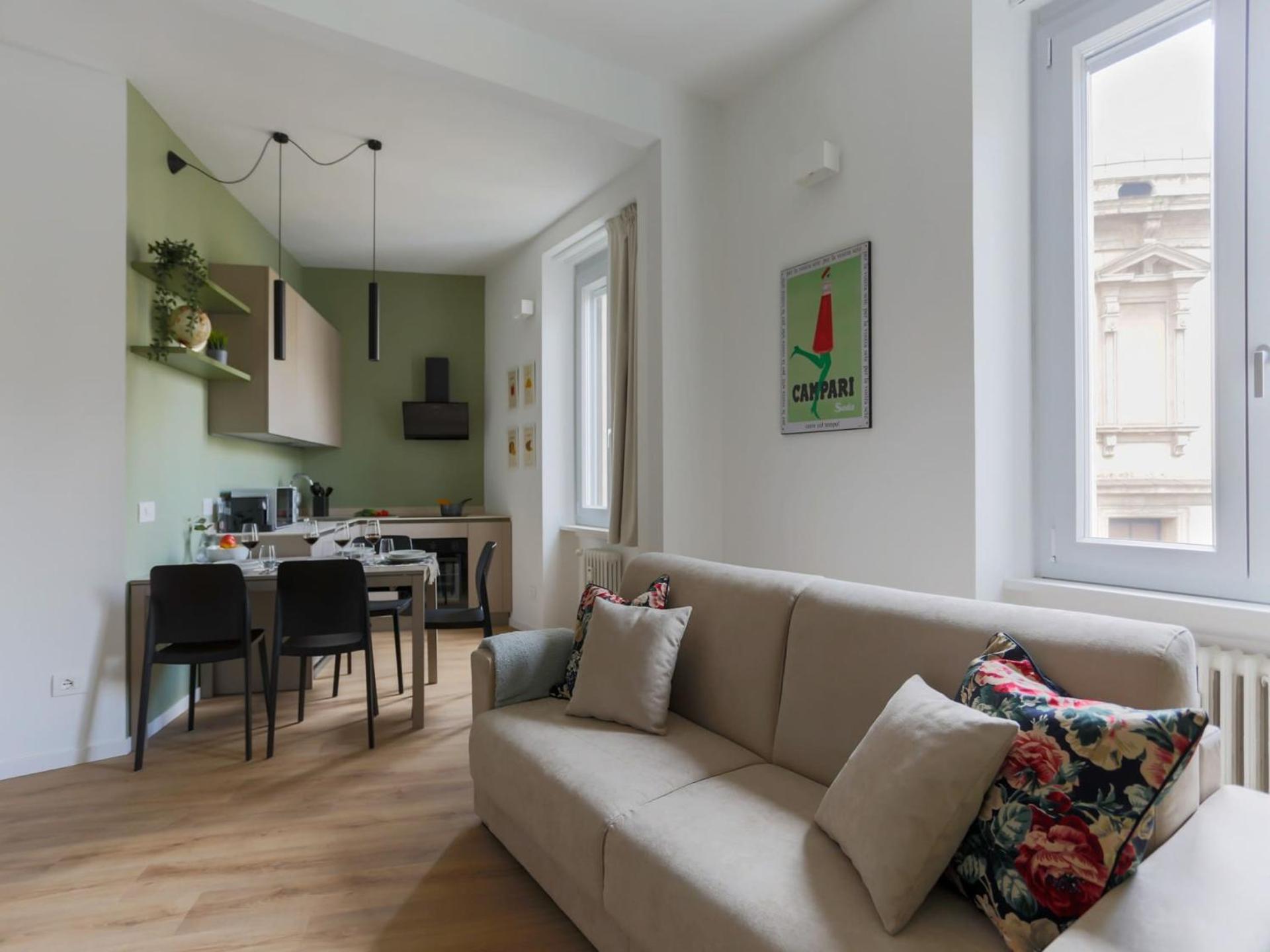 The Rent - Spacious And Renovated Two-bedroom Downtown Lejlighed *