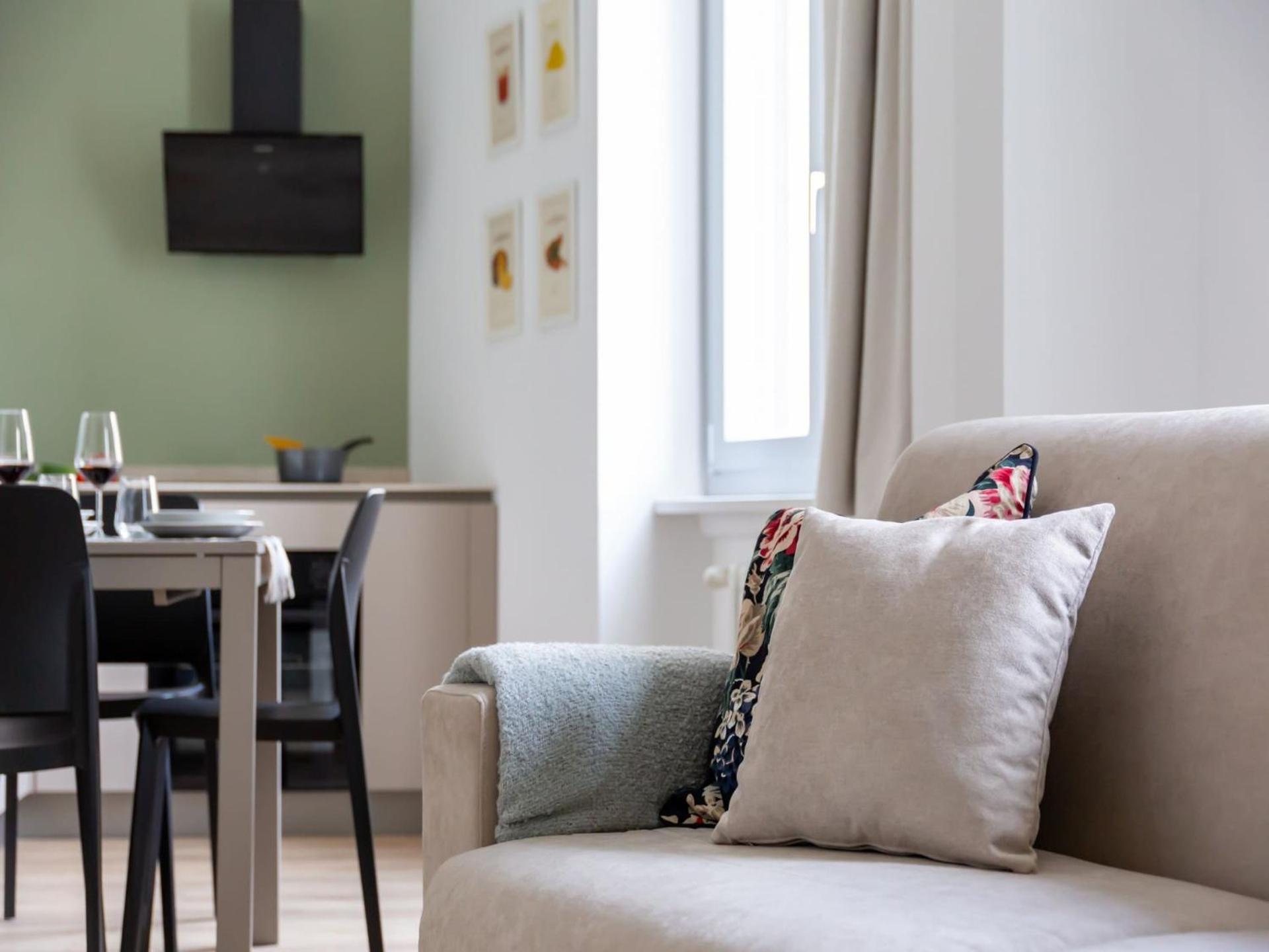 The Rent - Spacious And Renovated Two-bedroom Downtown Milano