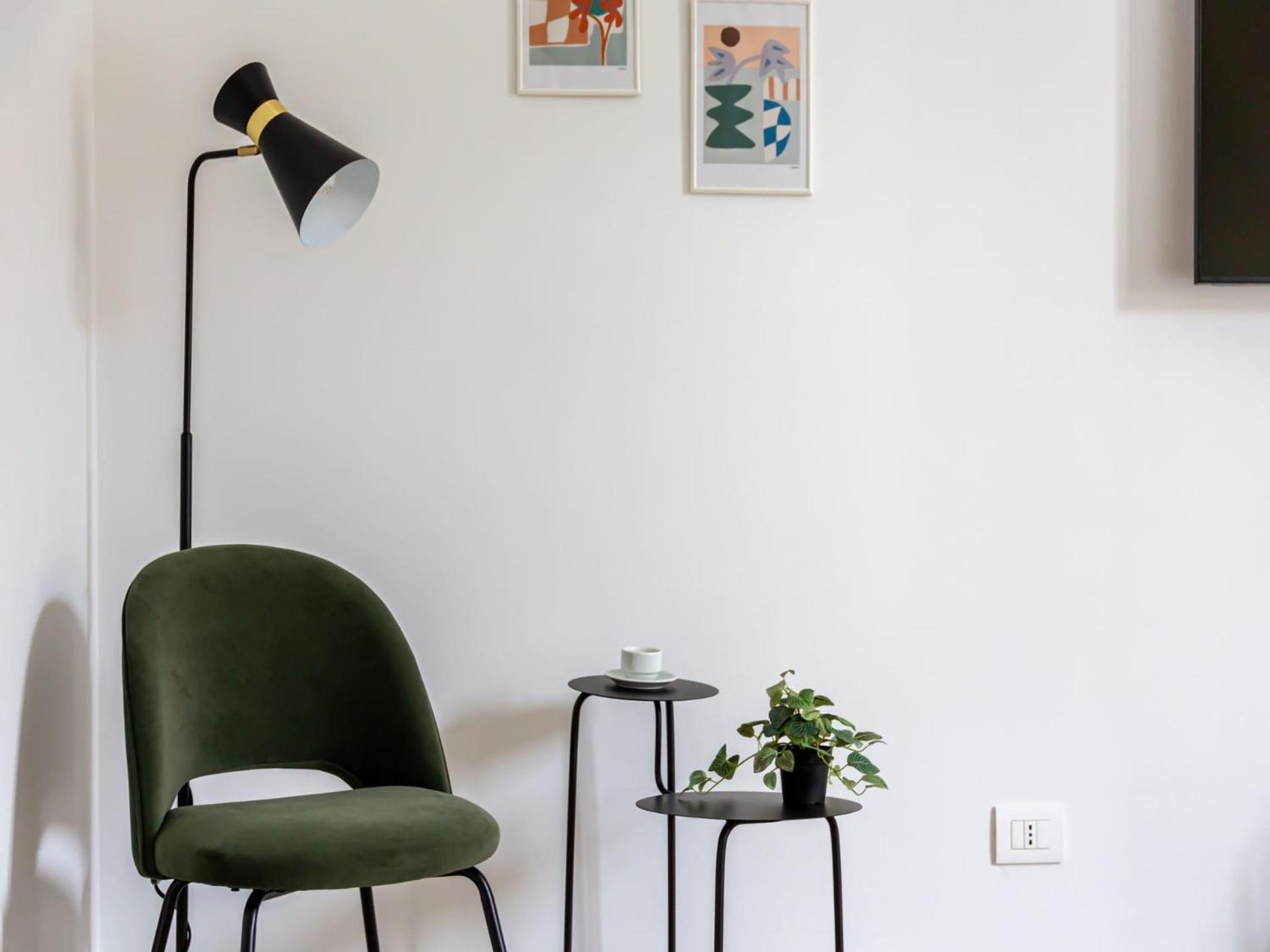 The Rent - Spacious And Renovated Two-bedroom Downtown