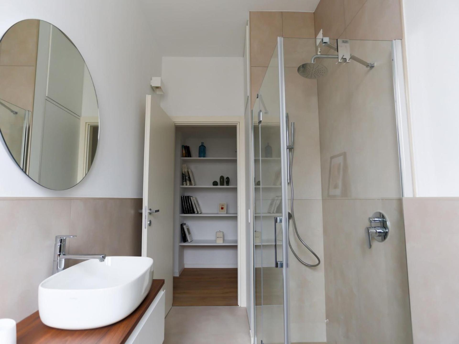 The Rent - Spacious And Renovated Two-bedroom Downtown Milano