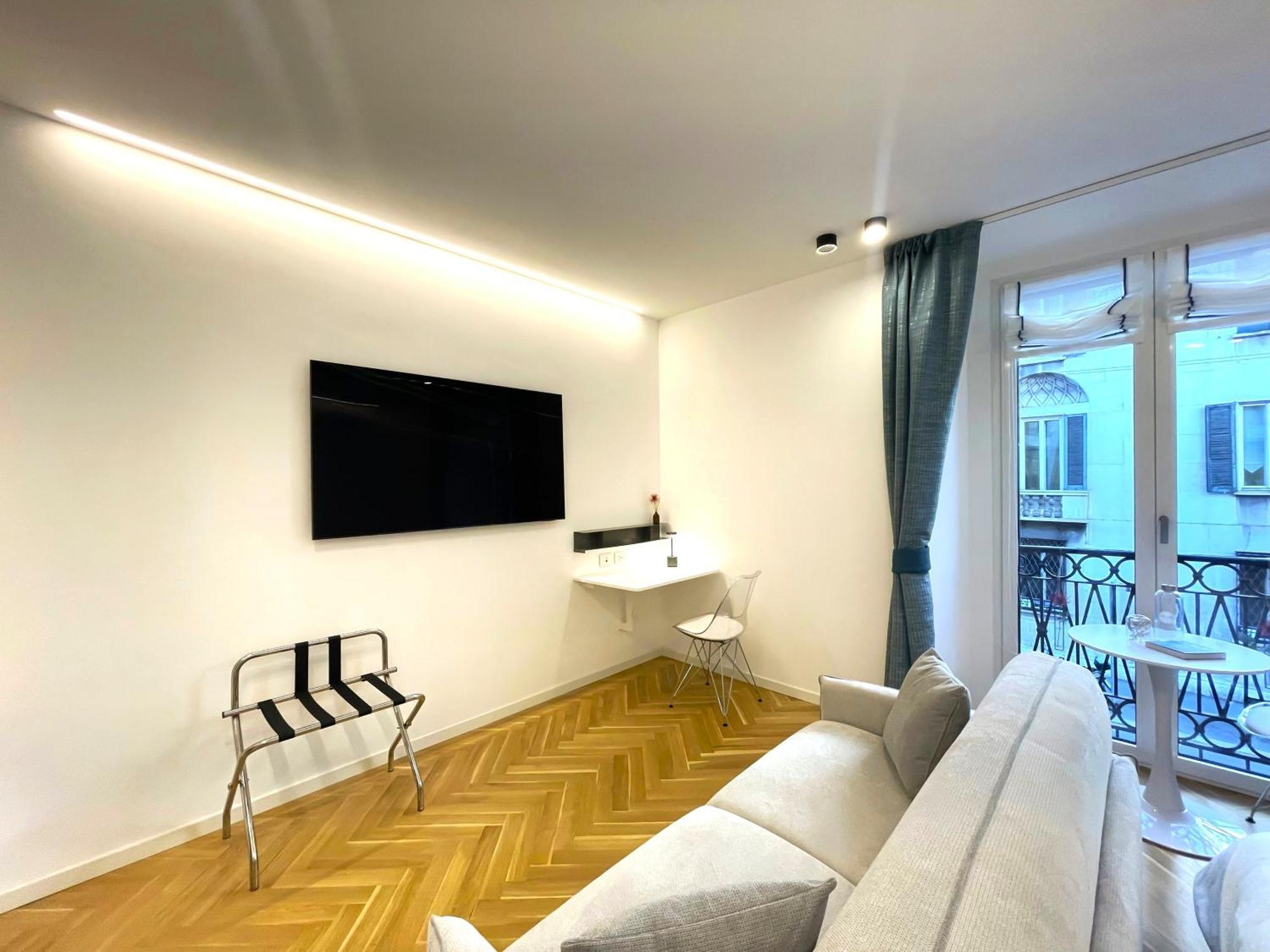 B And G San Babila- Luxury In The Heart Of - Design District