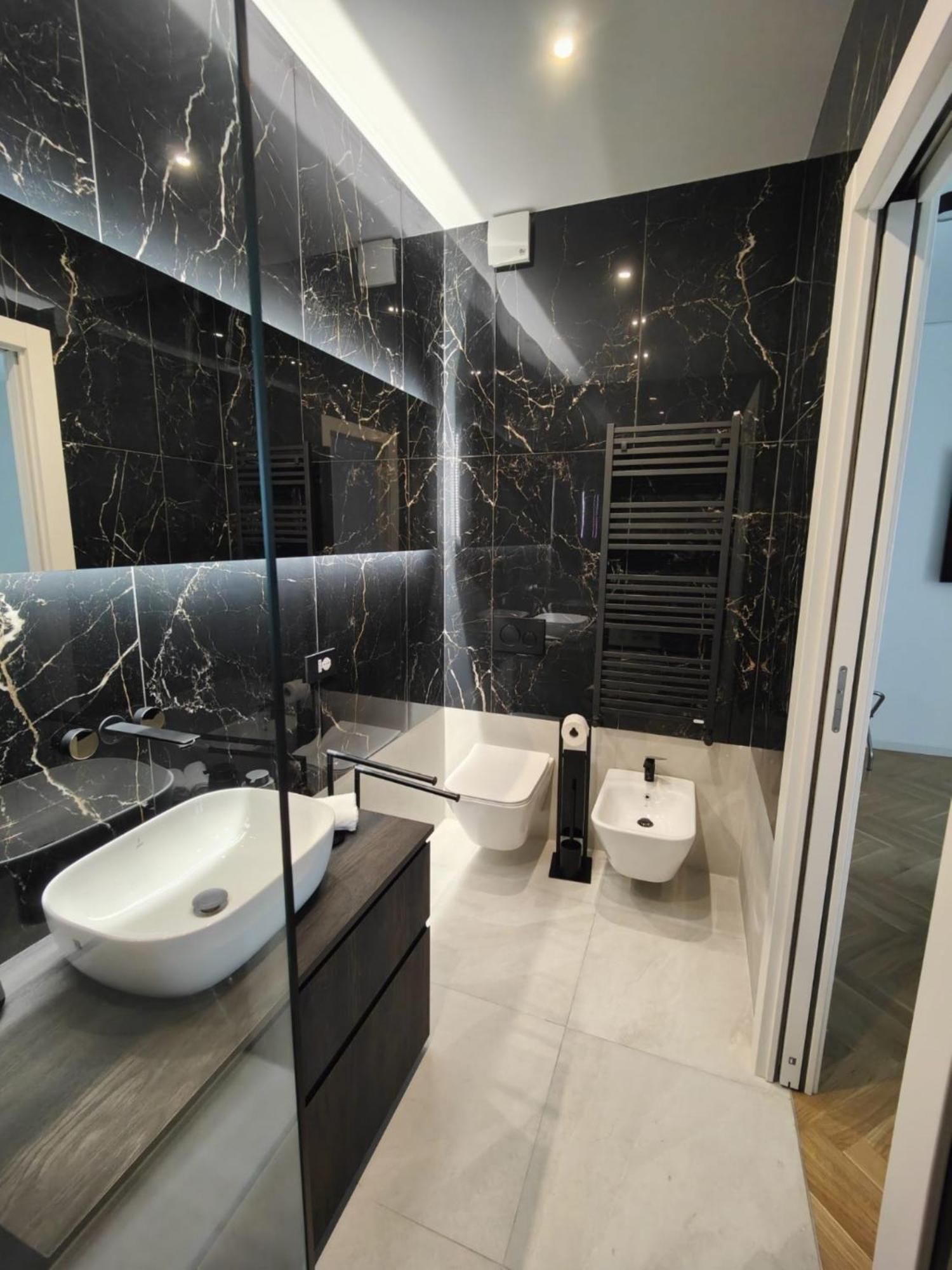 B And G San Babila- Luxury In The Heart Of - Design District Milan