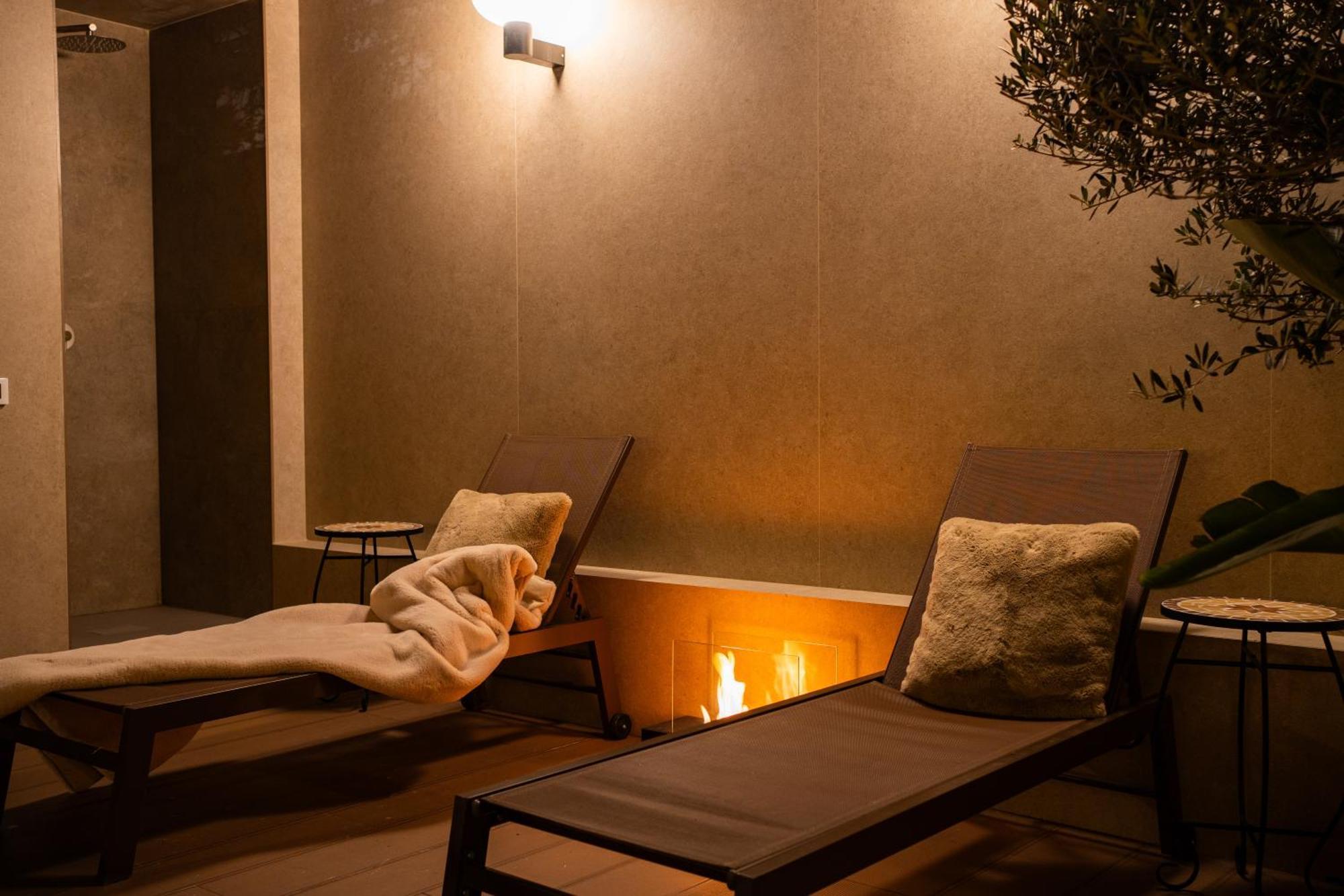 Modigliani Terrace Jacuzzi Golden House *