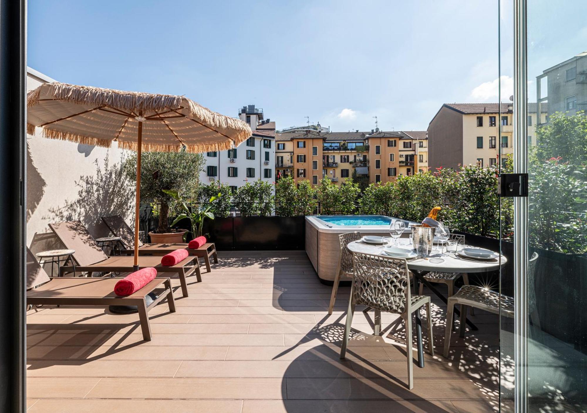 Modigliani Terrace Jacuzzi Golden House Milaan