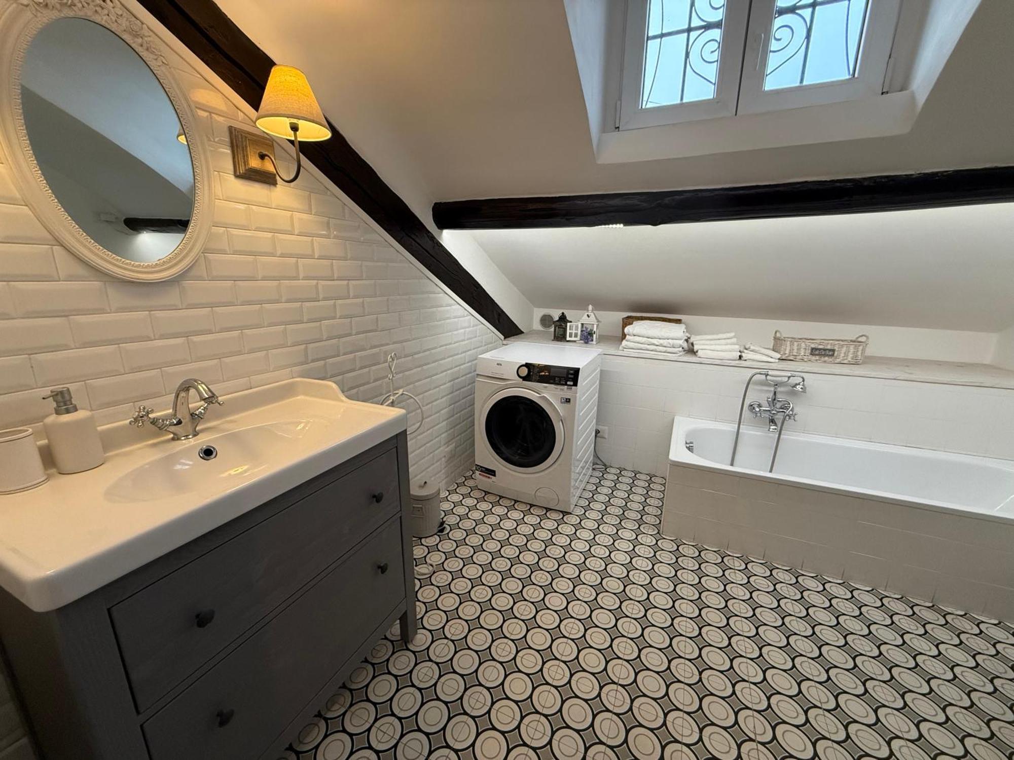 Shabby Chic Attic In Casa vacanze Milano