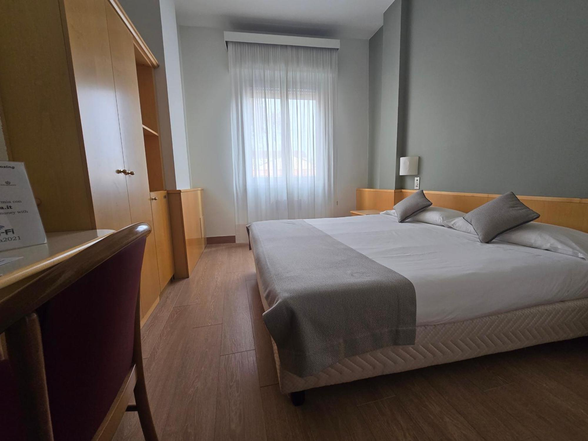 Mokinba Sant'ambroeus Hotel 3*