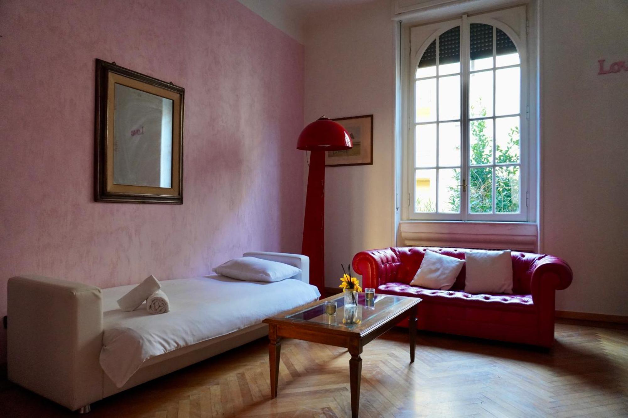 Eschilo In Rosa: Charme E Design Appartamento Milano