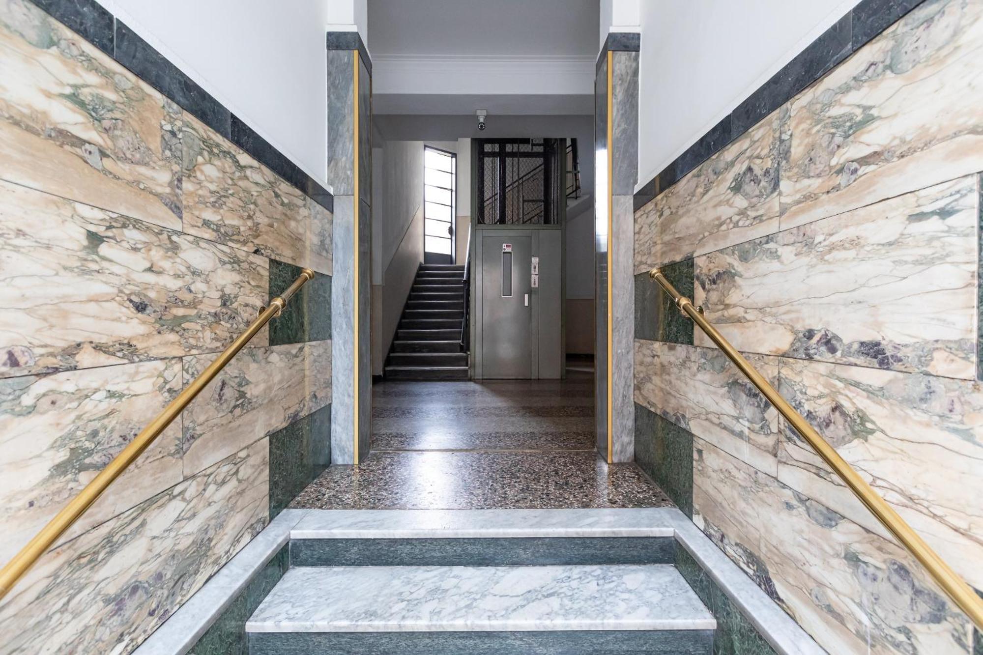Apartment Certosa Enchanting With Balcony - Collection