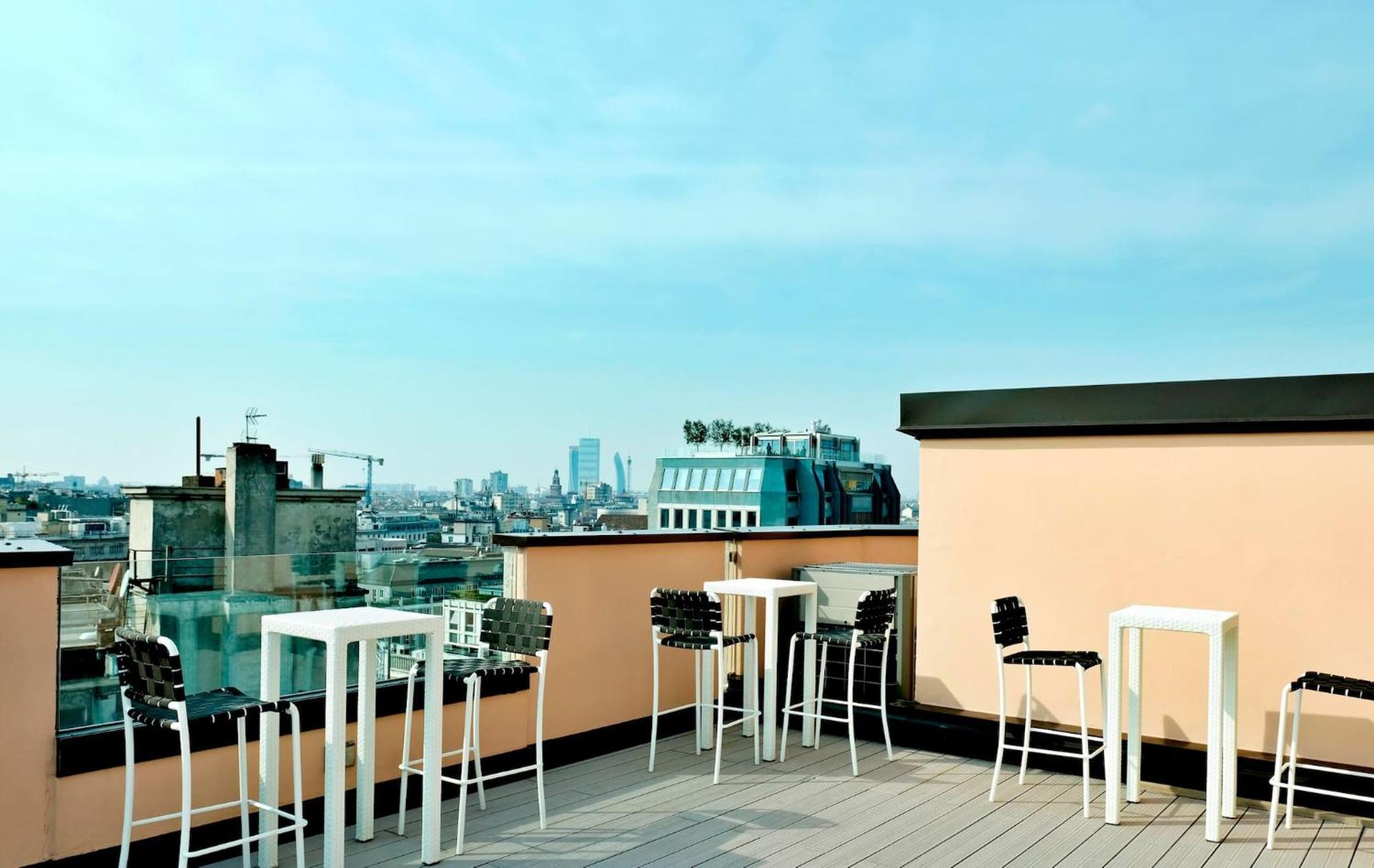 San Babila Tower With Panoramic Terrace Overlooking Duomo By Rentopolis Apartment