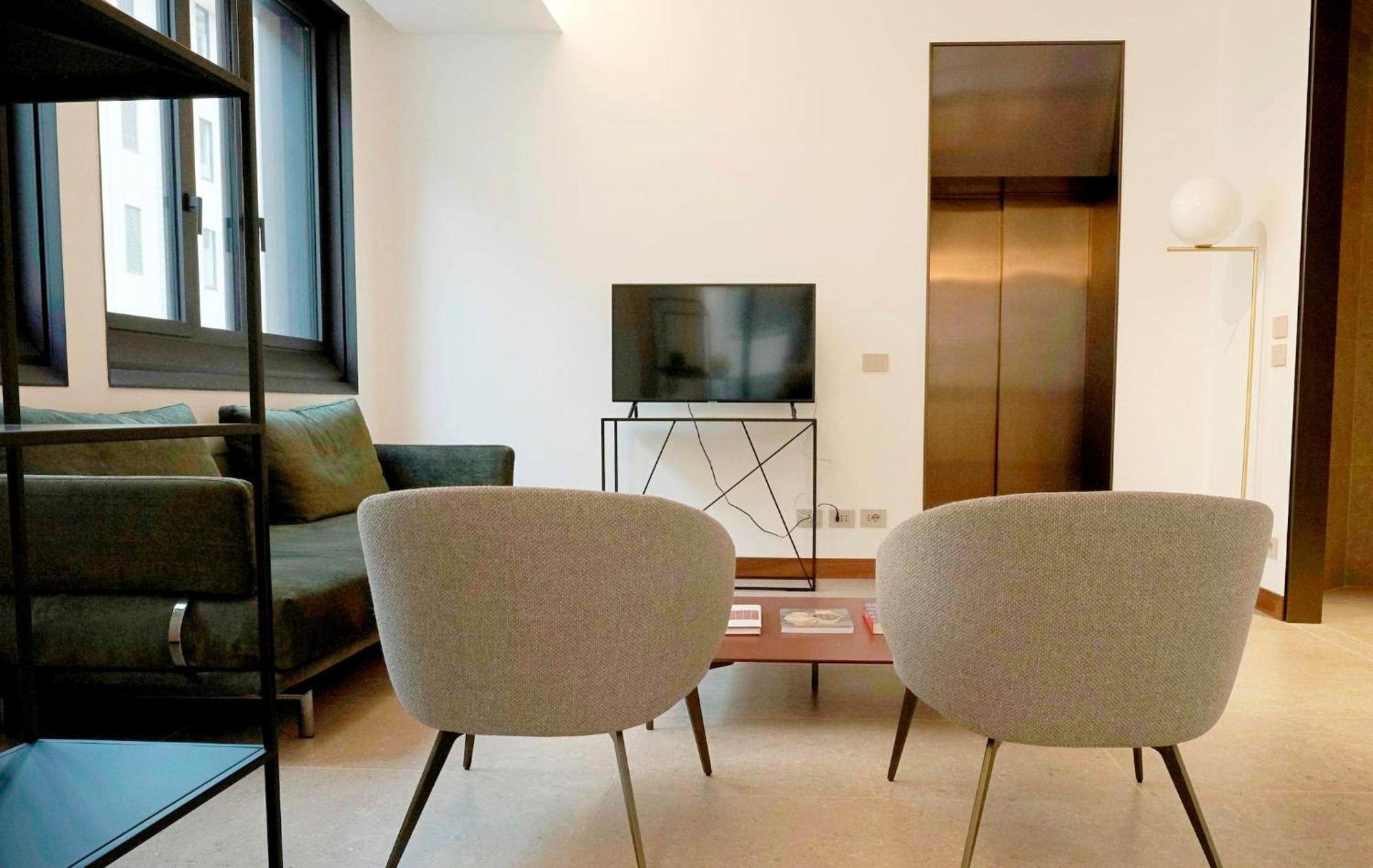 Apartment San Babila Tower With Panoramic Terrace Overlooking Duomo By Rentopolis