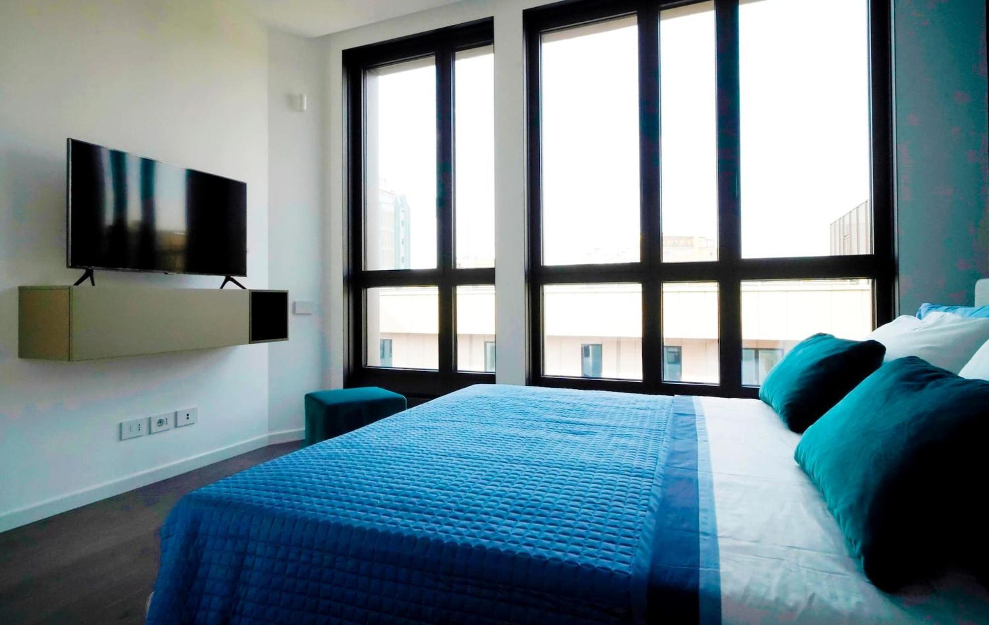 Apartment San Babila Tower With Panoramic Terrace Overlooking Duomo By Rentopolis *