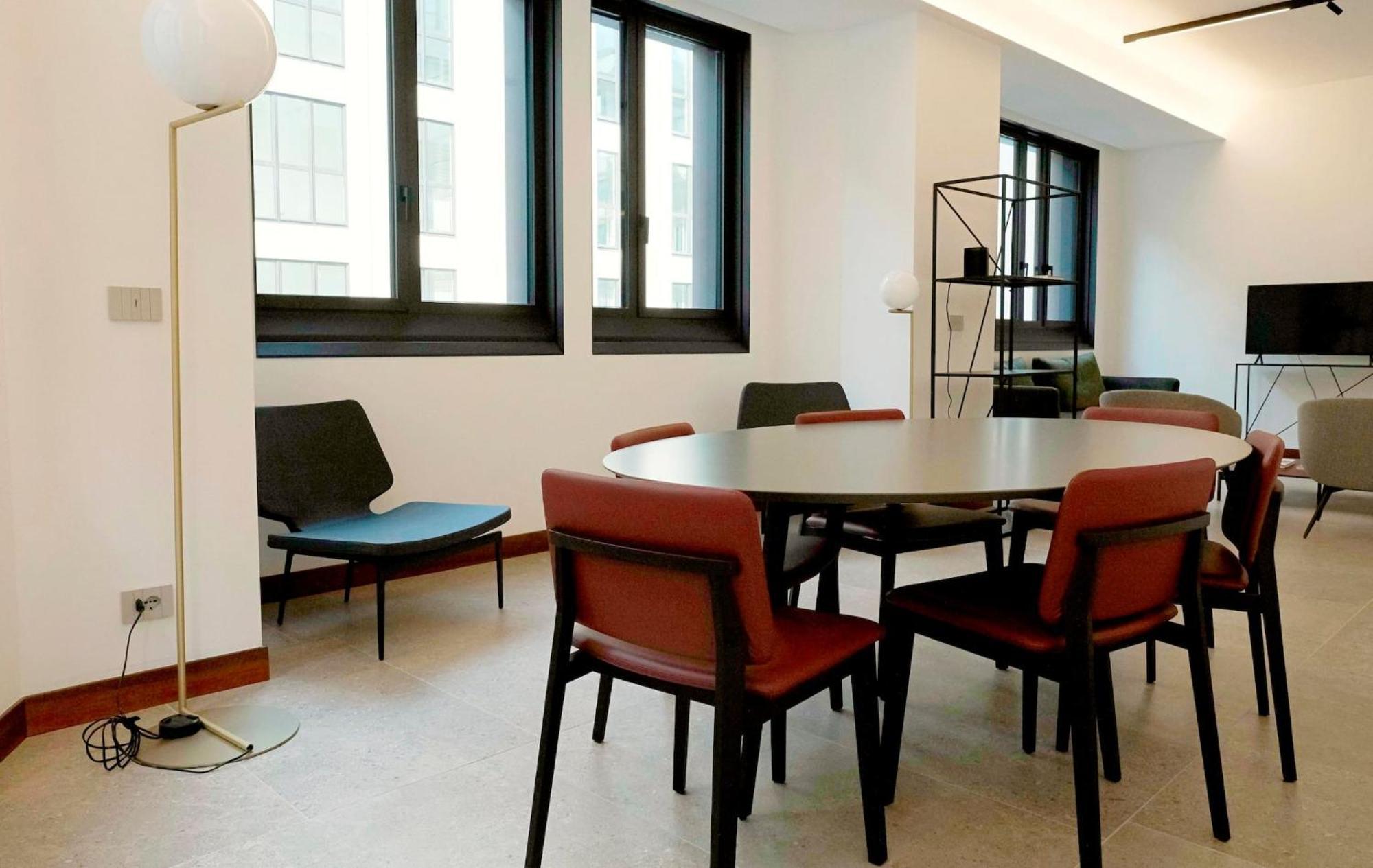 Apartment San Babila Tower With Panoramic Terrace Overlooking Duomo By Rentopolis *