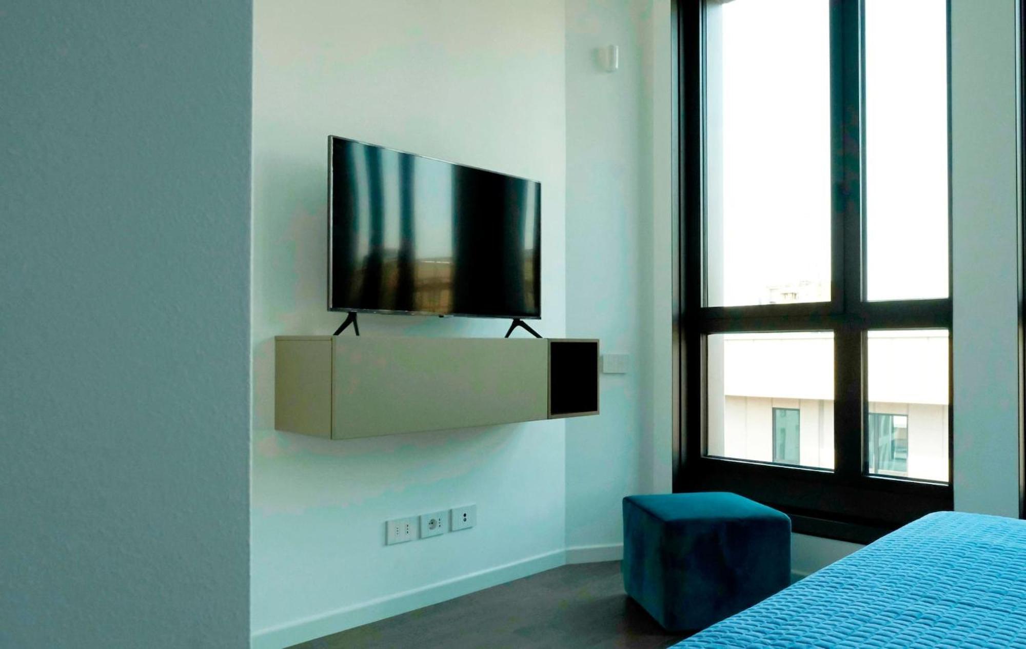 San Babila Tower With Panoramic Terrace Overlooking Duomo By Rentopolis Apartment Mailand
