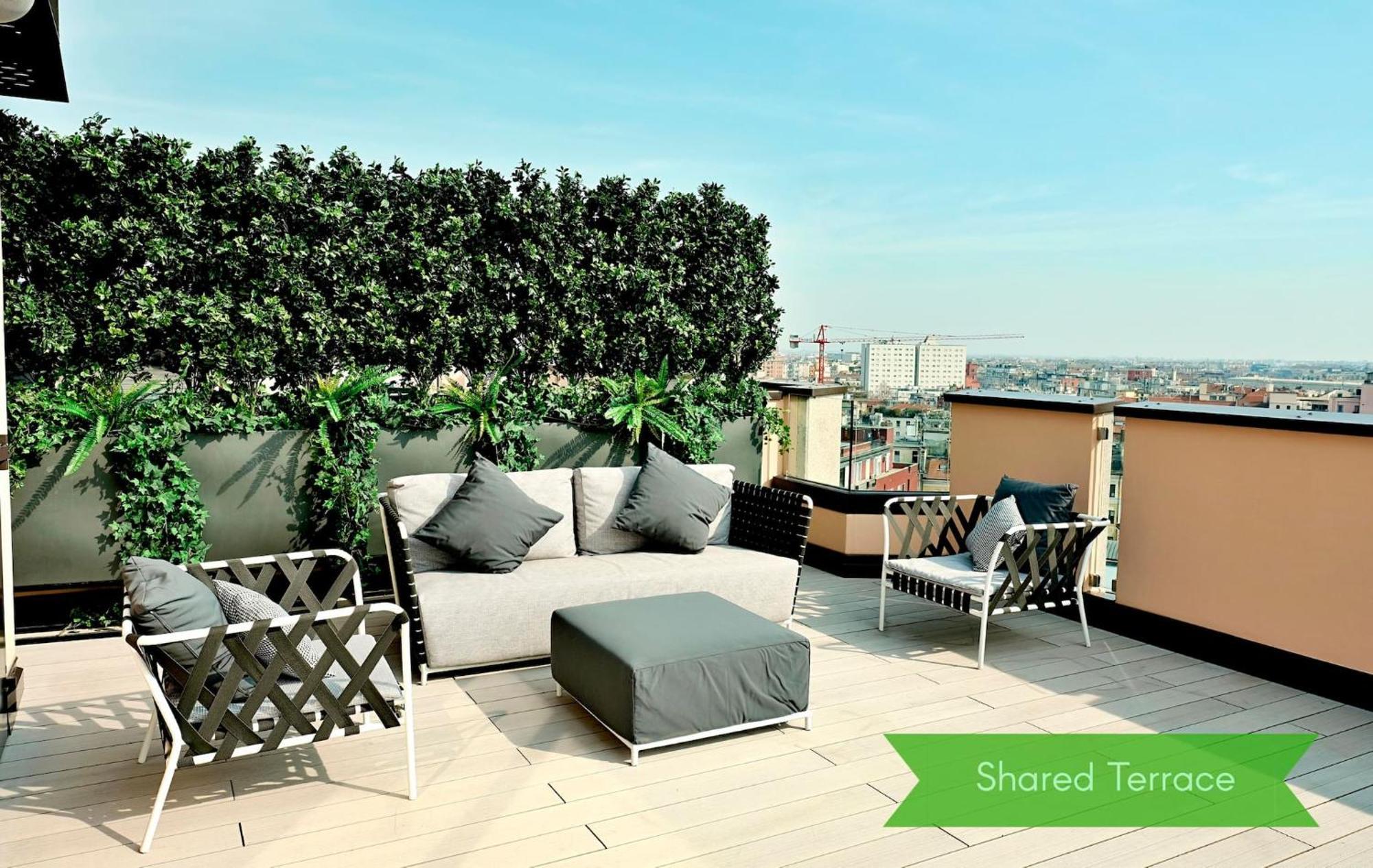 San Babila Tower With Panoramic Terrace Overlooking Duomo By Rentopolis Apartment