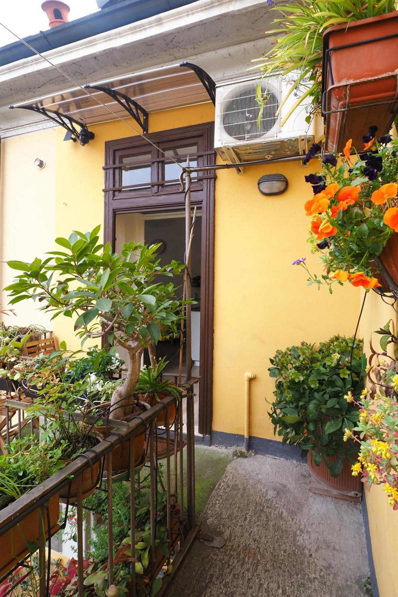Charming In The Heart Of China Town Appartamento