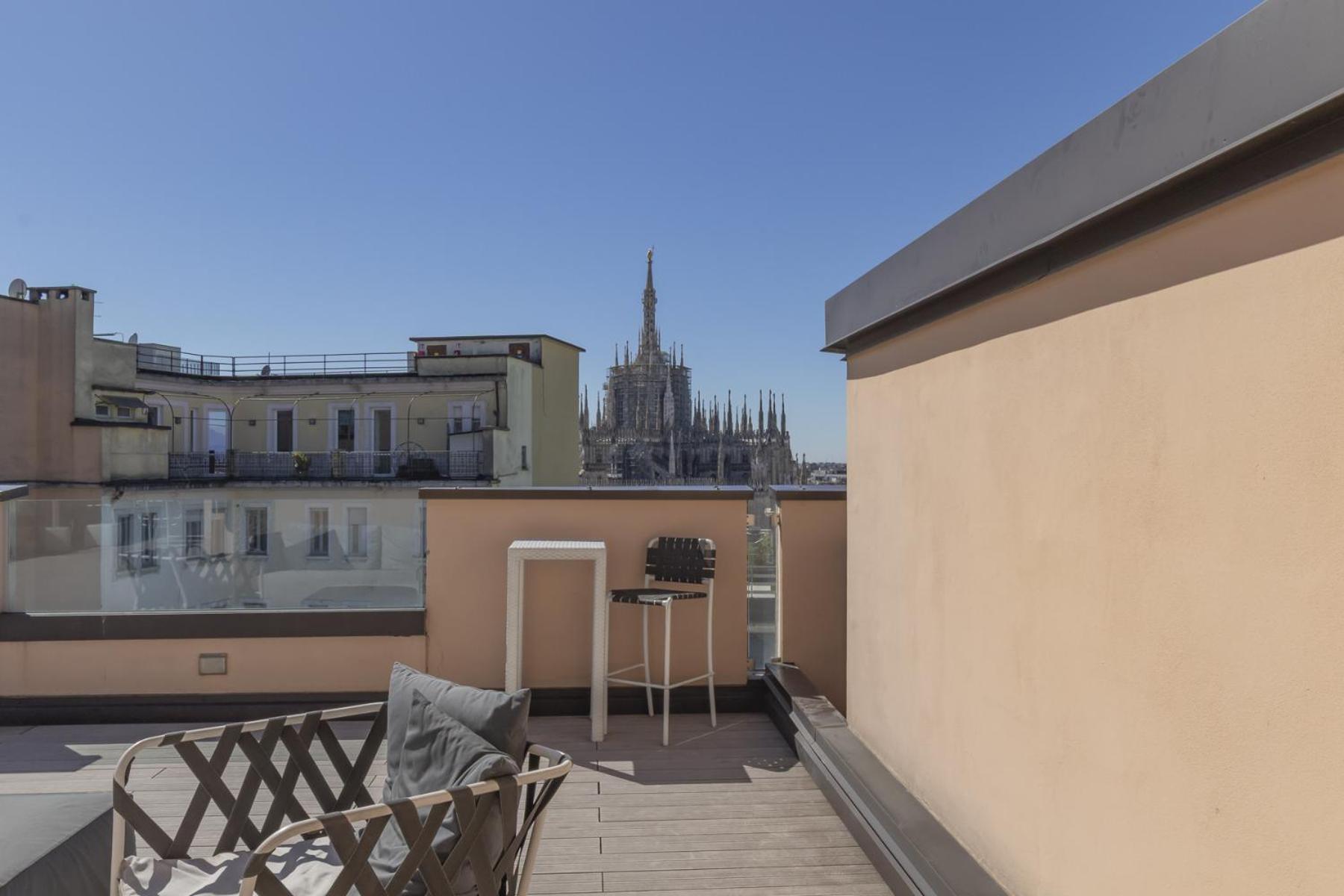 Apartment San Babila Tower With Panoramic Terrace Overlooking Duomo By Rentopolis *