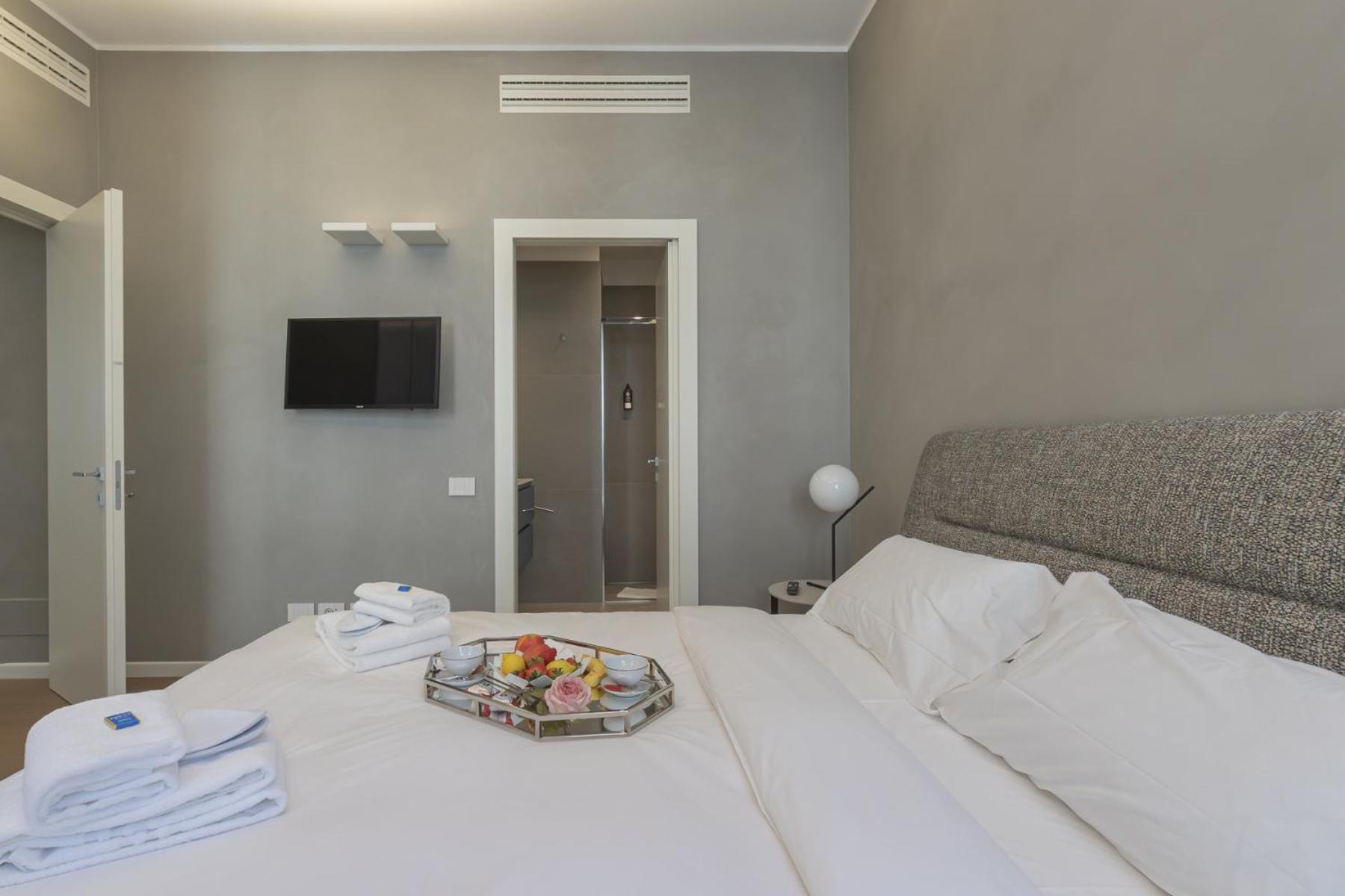 Apartment San Babila Tower With Panoramic Terrace Overlooking Duomo By Rentopolis Mailand