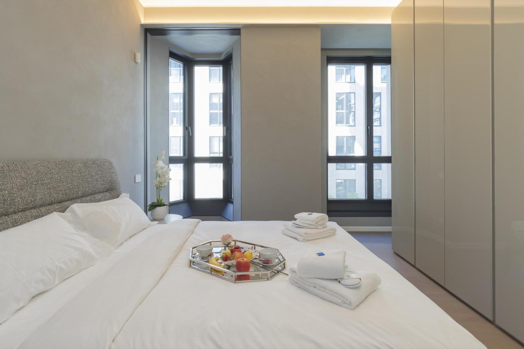 San Babila Tower With Panoramic Terrace Overlooking Duomo By Rentopolis Apartment