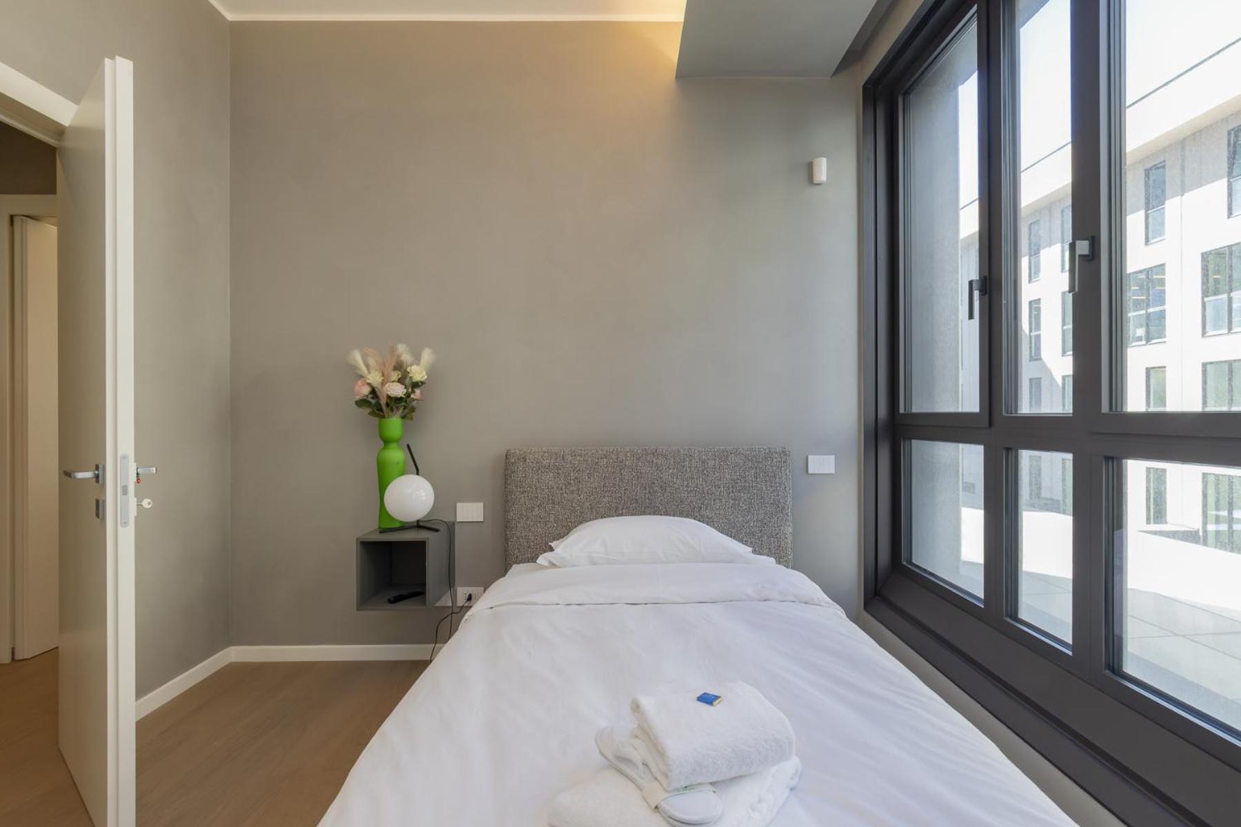 Apartment San Babila Tower With Panoramic Terrace Overlooking Duomo By Rentopolis *