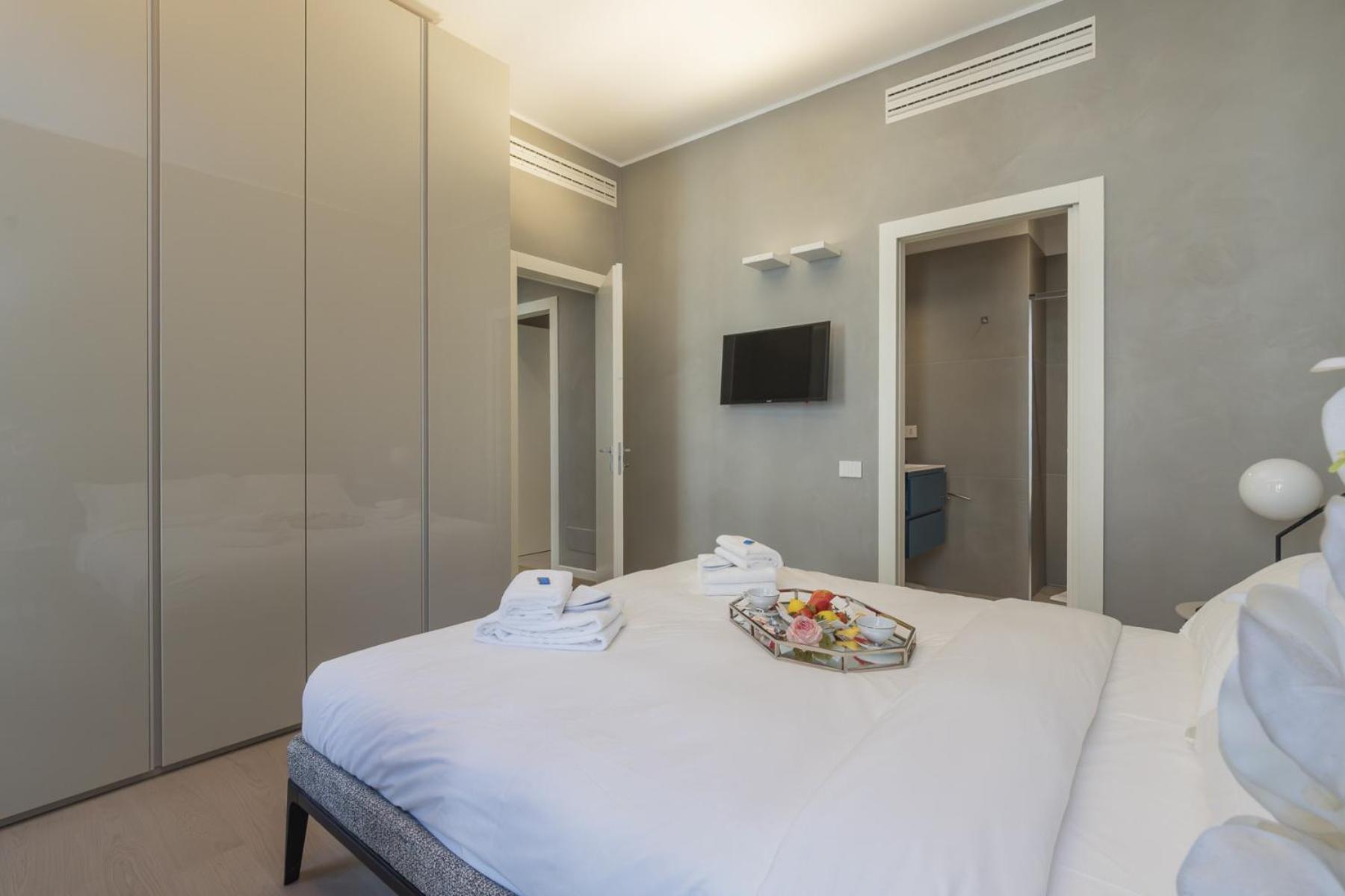 Apartment San Babila Tower With Panoramic Terrace Overlooking Duomo By Rentopolis Mailand