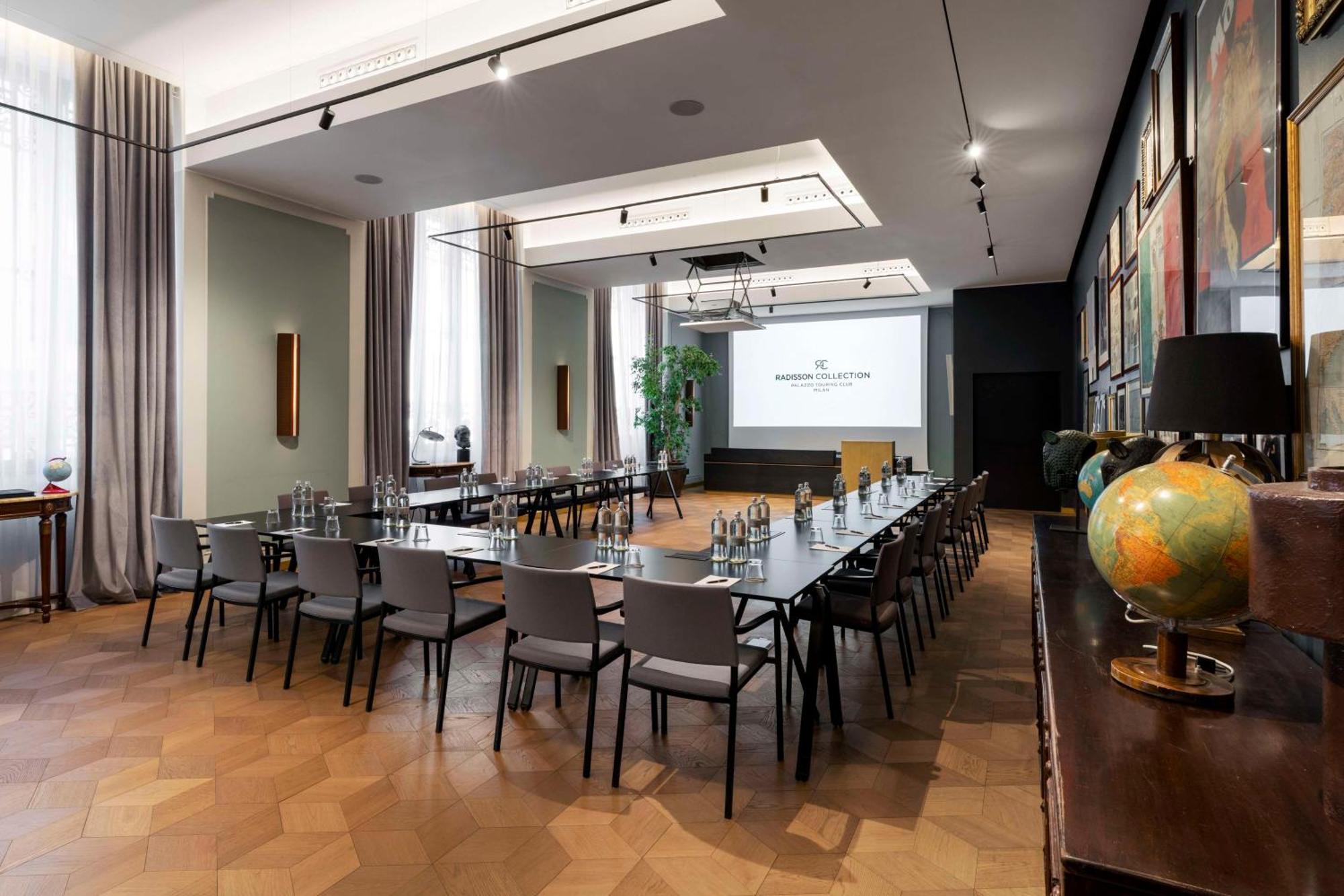 Radisson Collection Hotel, Palazzo Touring Club 5* Milano