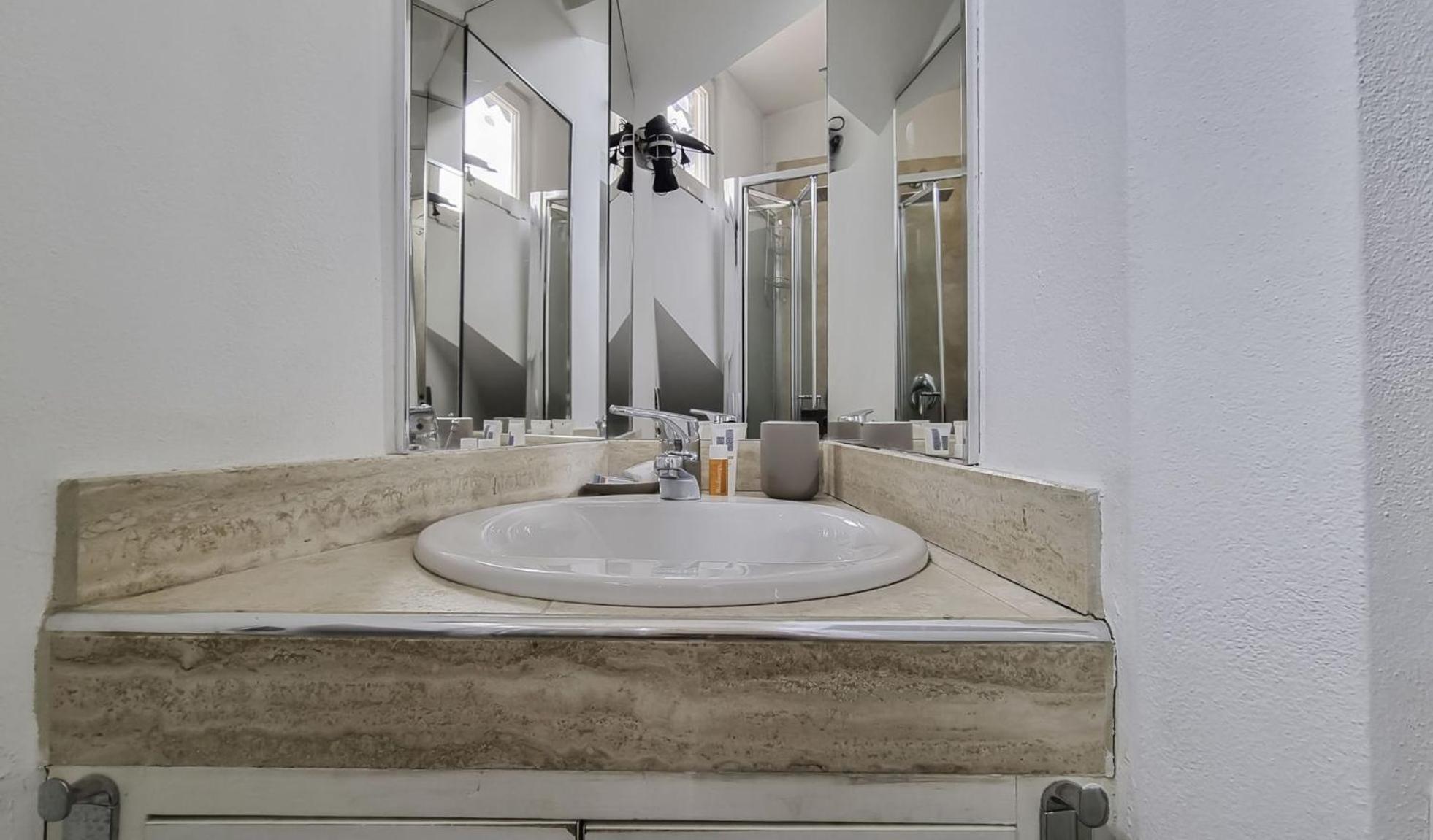 Navigli Canal View Apartment *