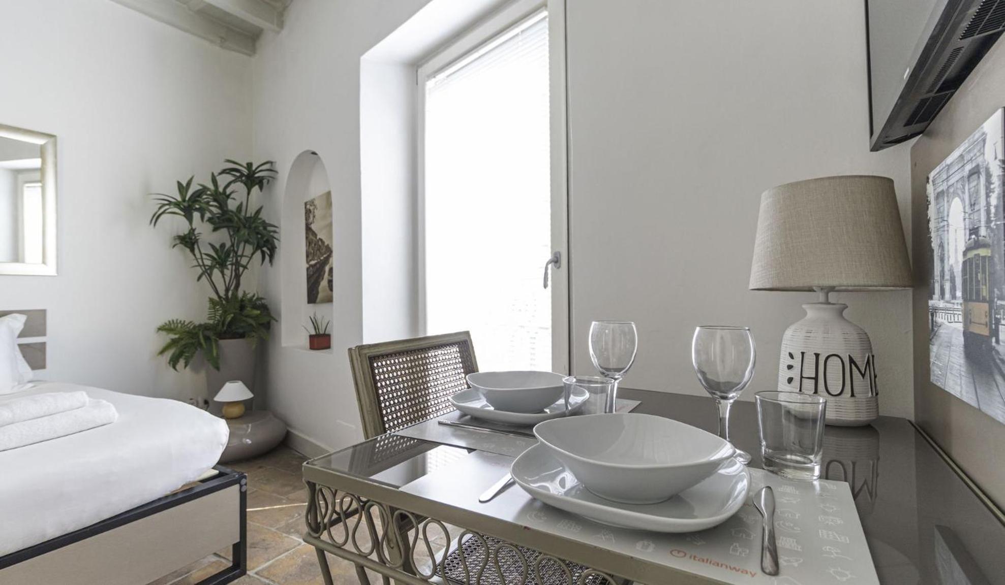 Apartment Navigli Canal View