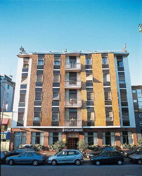 Hotel Mokinba Sant'ambroeus 3*