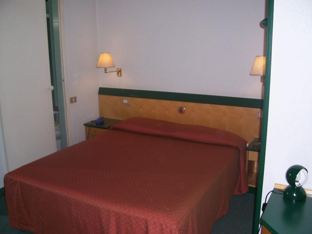 Ginosi Arizona Hotel