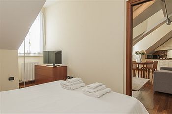 Royal Magenta & Luxury * Mailand
