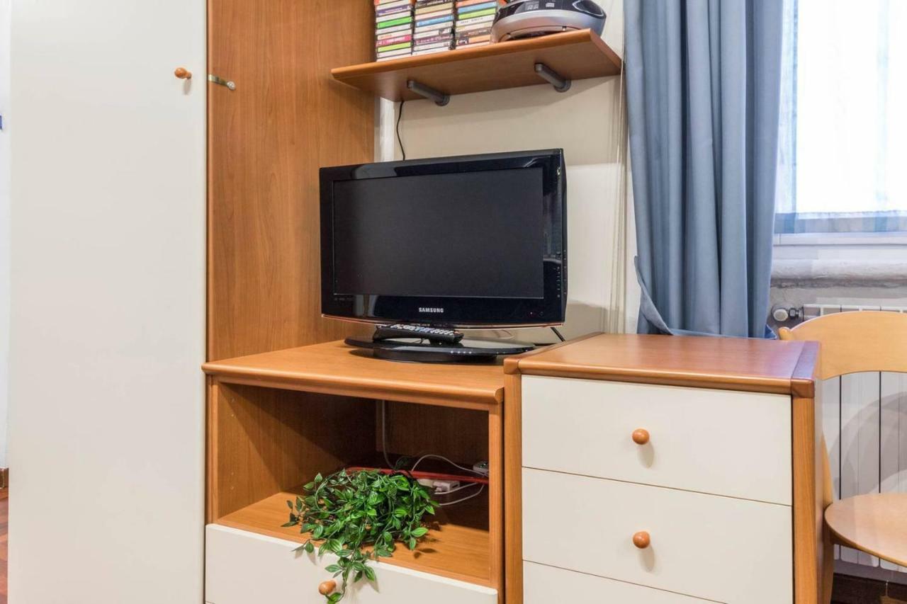 Apartment Altido Colorful For 2 Close To Sforzesco Castle