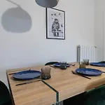 Apt24 - Modern Apartment With Balcony