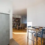 Modern Apt With Terrace, Wifi & Ac
