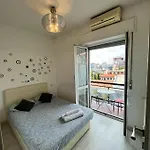 Milan Apartment With A Big Balcony Close To The Metro
